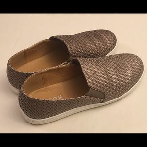 Beston Tan/Gold Metallic Loafers Size 11